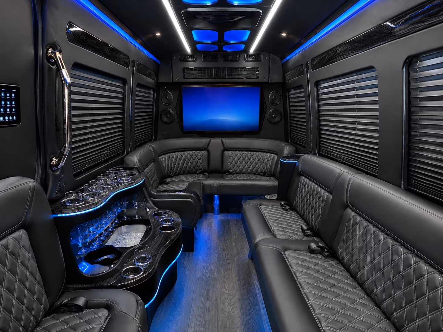 with kansascitymocharterbusservices com you ll find corporate transportation for chiefs games and corporate hospitality events